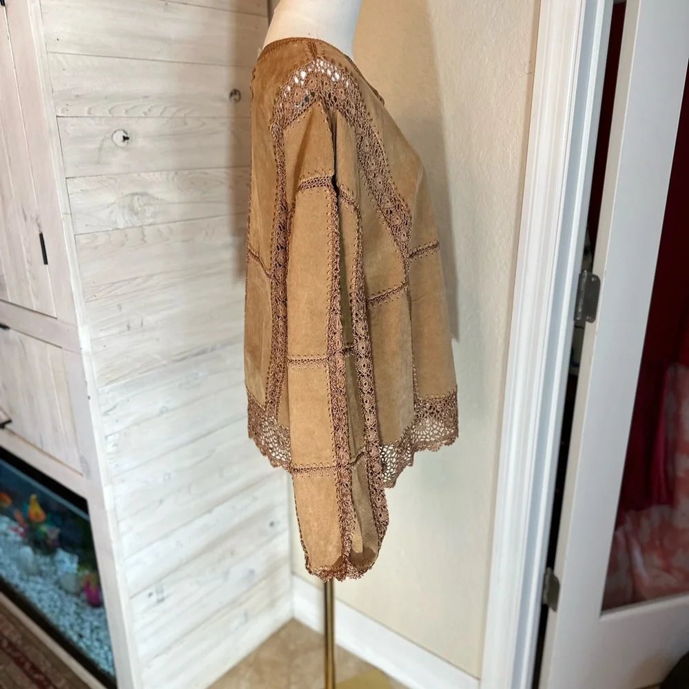 S.M.H vintage size 2X women’s leather$crochet jacket brown/ tan detailed sleeves